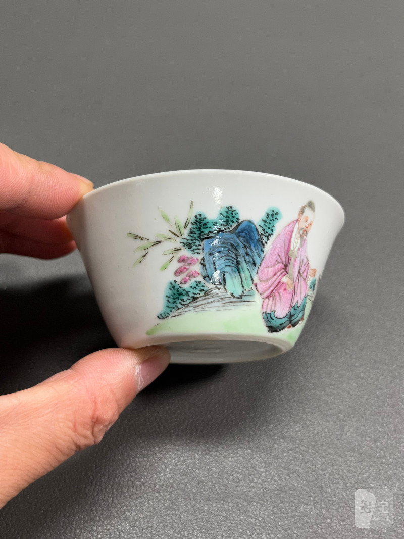 清雍正  粉彩人物故事图马蹄杯 - 图6